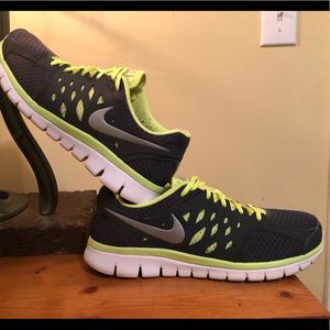 NIKE Flex Run / Gray and Volt Yellow